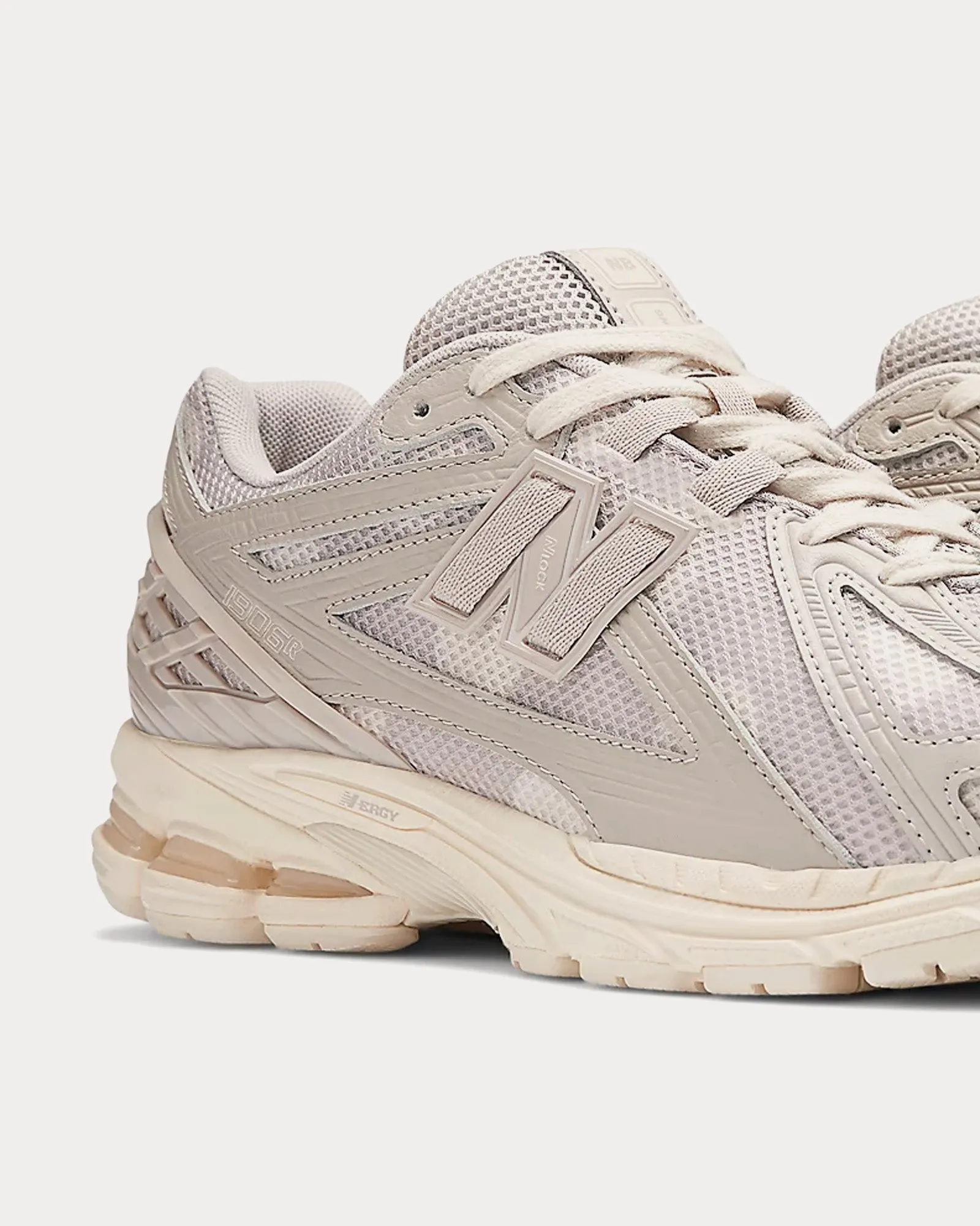 1906r Moonrock / Linen Low Top Sneakers
