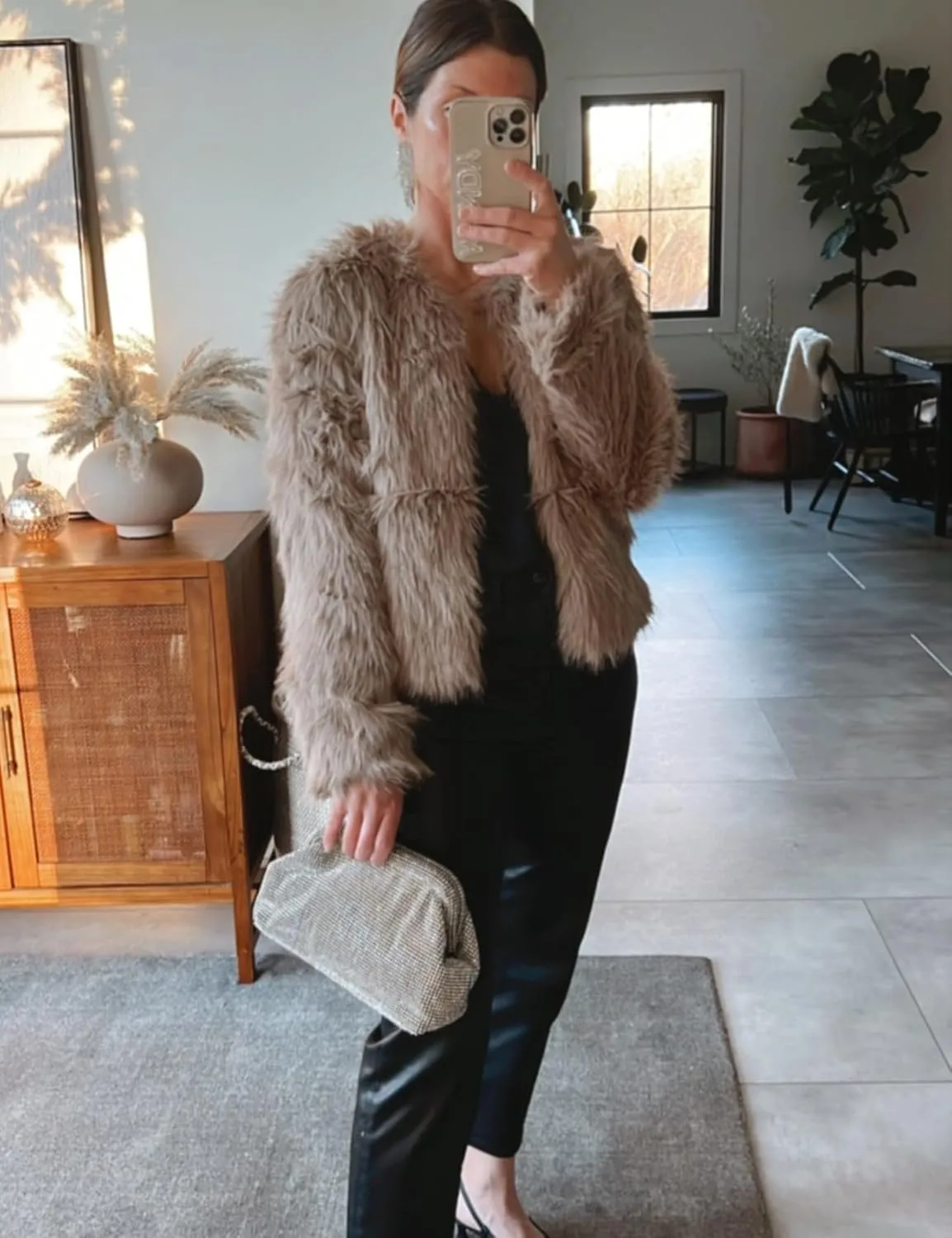 Wyeysyt Women's Cropped Faux Fur Jacket Winter Fashion Long Sleeve Open Front Cardigan Fluffy Shaggy Warm Short Coat